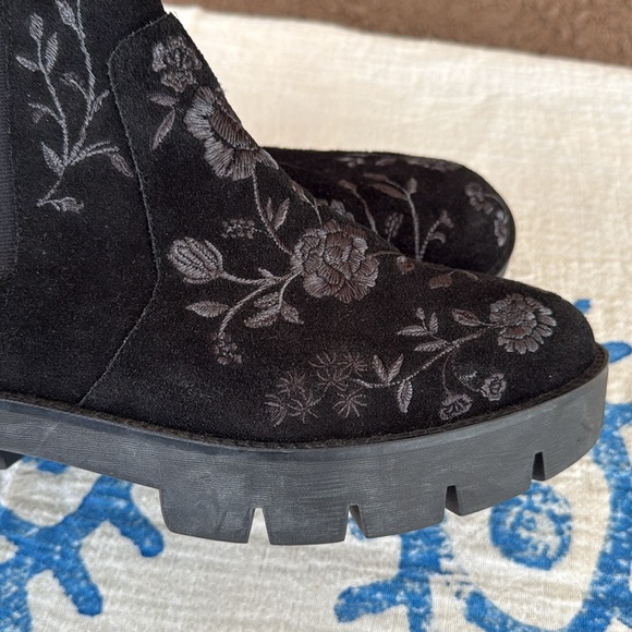 Johnny Was Vixie Chelsea Lug Boots - Picture 9 of 17